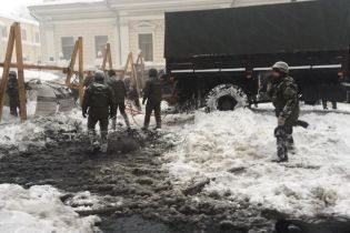 Соболєв повідомив про арешт всіх активістів, які були в таборі біля Ради. Поліція демонтує намети
