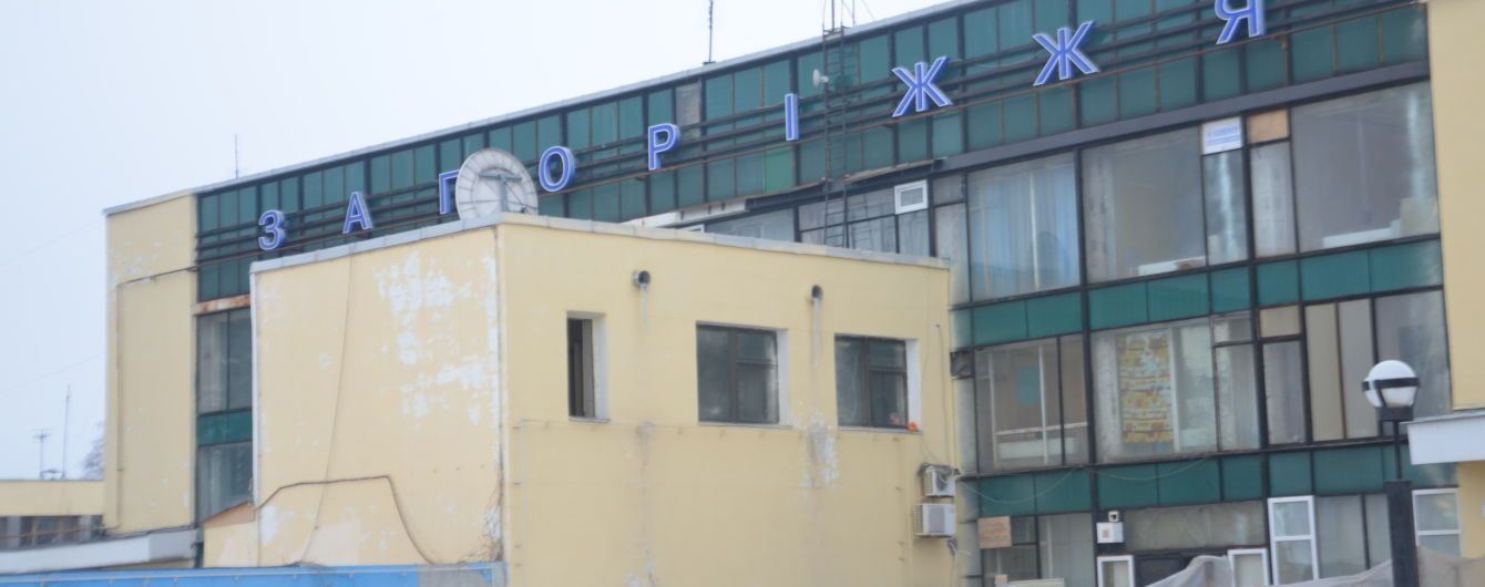 У Запоріжжі літак при приземленні викотився за злітно-посадкову смугу