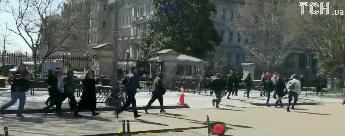 Біля Білого дому чоловік скоїв самогубство