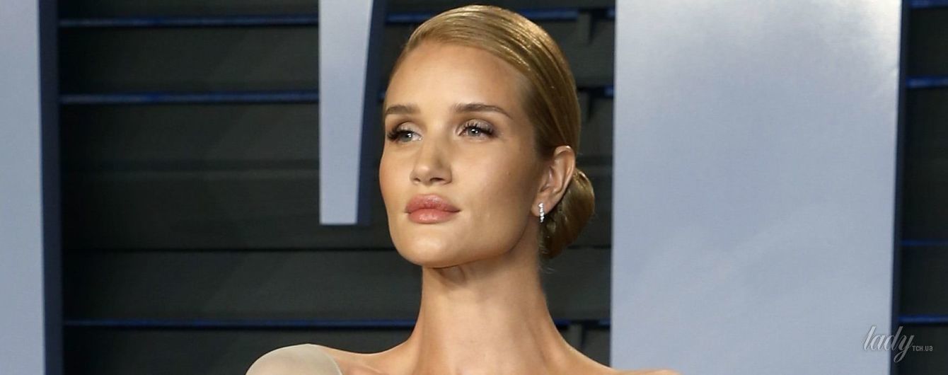 Рози Хантингтон-Уайтли появилась на вечеринке Vanity Fair в романтическом образе