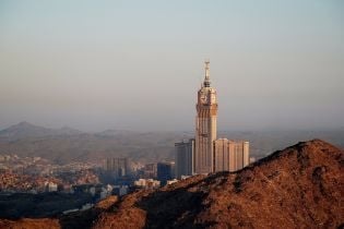 В гостиницах Саудовской аравии разрешили снимать совместный номер неженатым иностранным парам