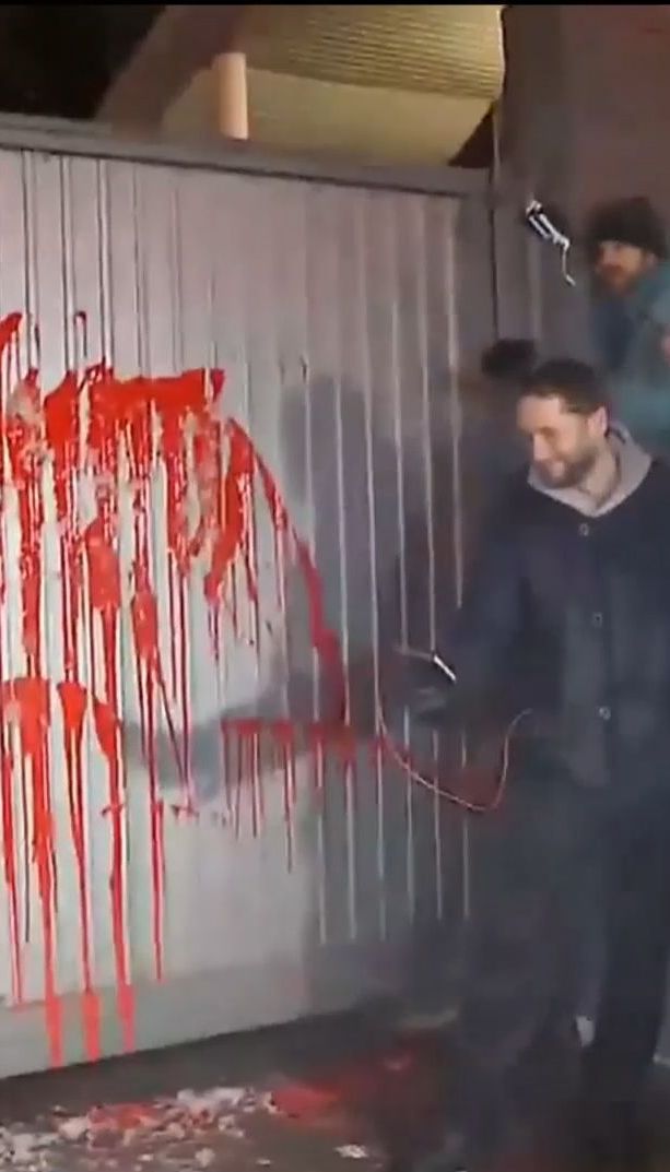 Автомайдановцы пикетировали базу полиции, где раньше находился "Беркут"
