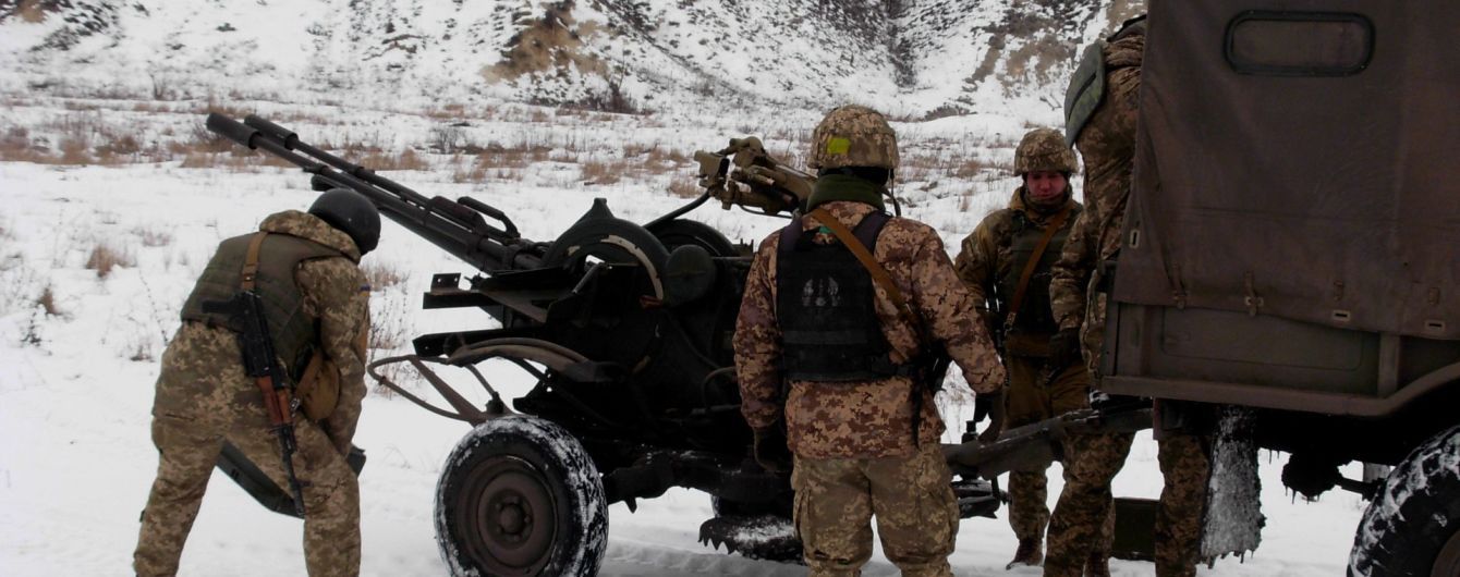 Бойовики перемир'я не дотримуються – поранили українського бійця