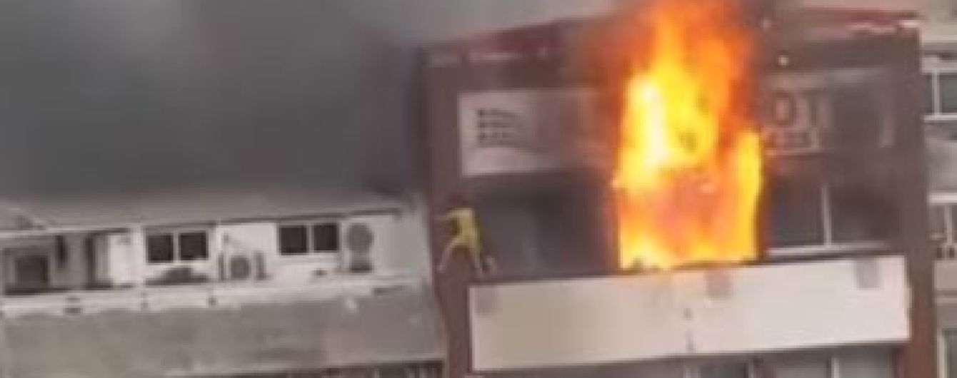 Очевидцы сняли на видео падение женщины с 5 этажа горящего отеля в Турции