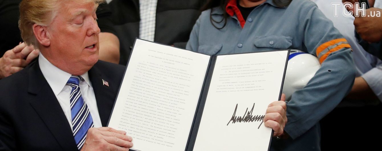 Трамп підписав документи про запровадження мит на імпорт сталі та алюмінію