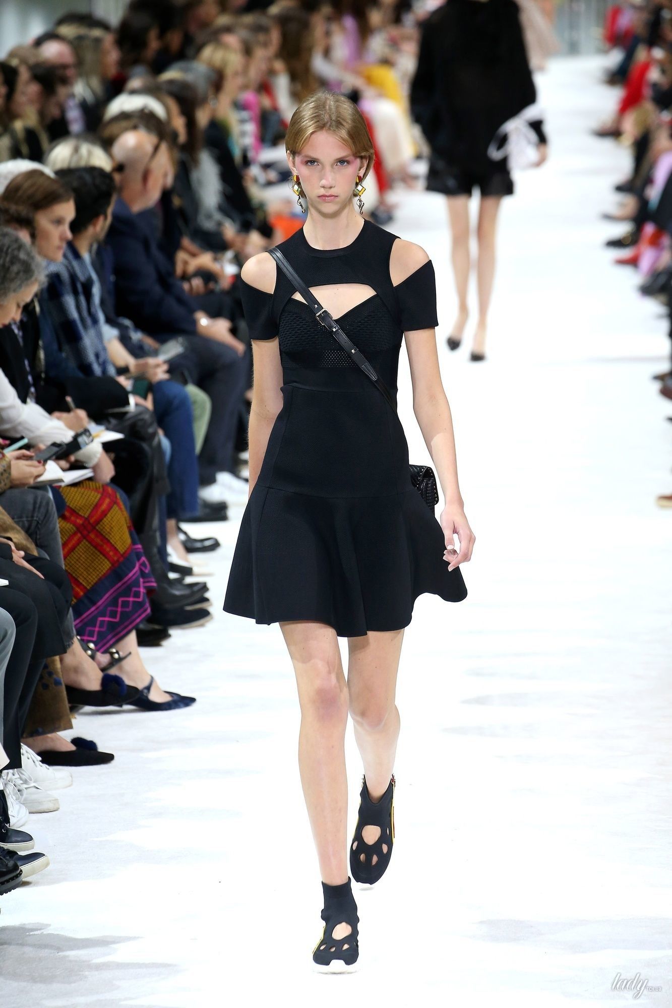 Коллекция Valentino прет-а-порте сезона весна-лето 2018_40