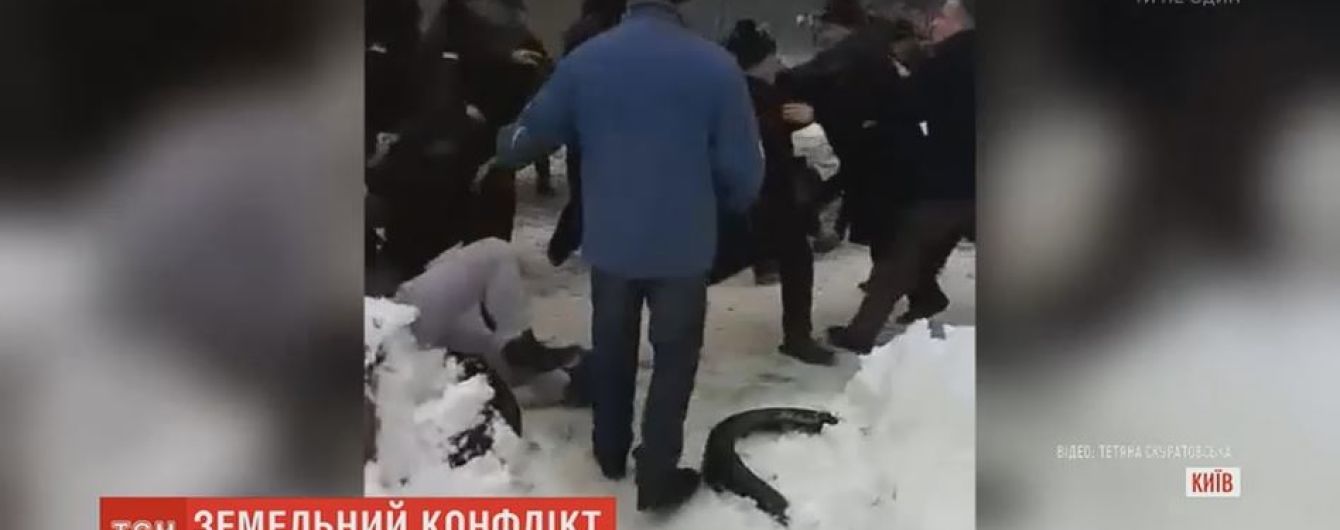 Під час масової бійки за гаражів на столичній Татарці постраждали 10 людей