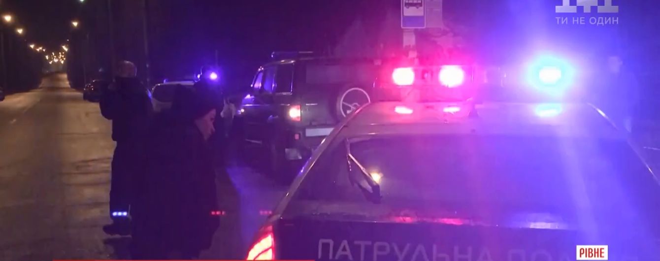 В Ровно 40-минутная погоня за пьяным водителем закончилась стрельбой, ДТП и госпитализацией двух копов