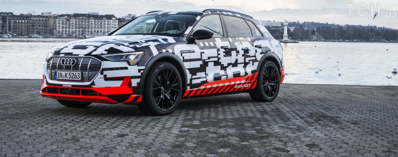 Audi продает электрокроссовер прямо со стенда автосалона