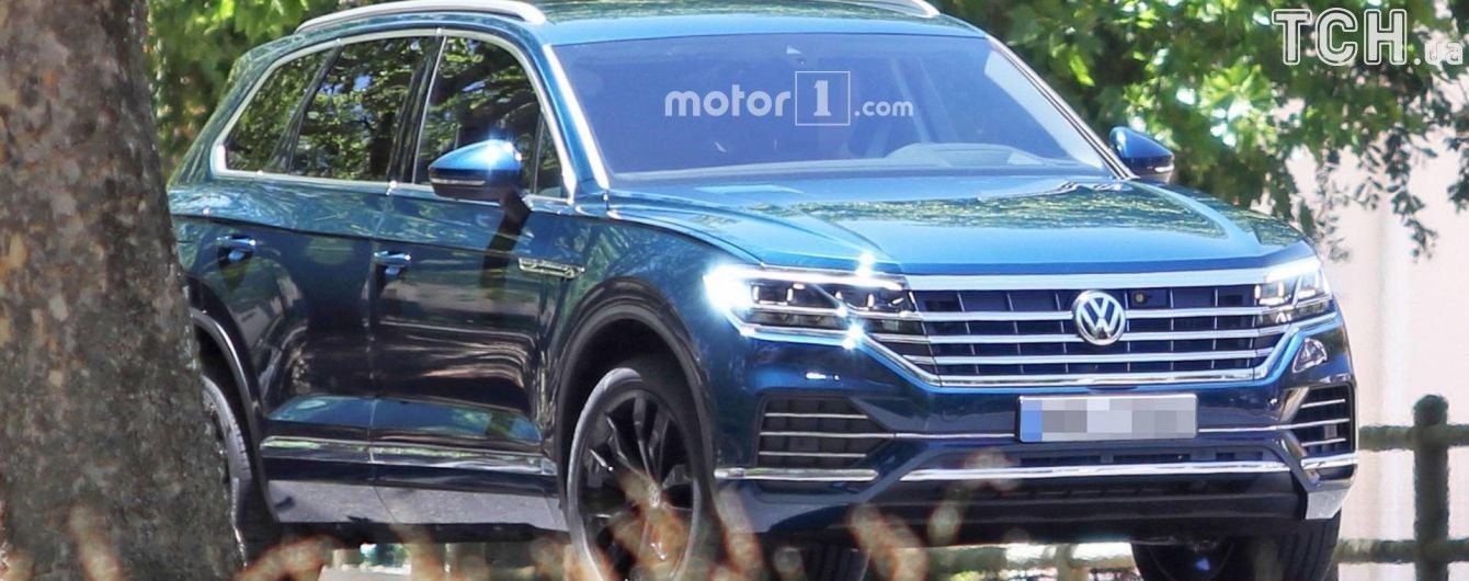 Volkswagen "привчив" одну зі своїх моделей паркуватись самостійно: відео