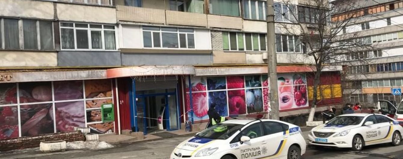У столичному магазині чоловік влаштував стрілянину. Постраждала жінка
