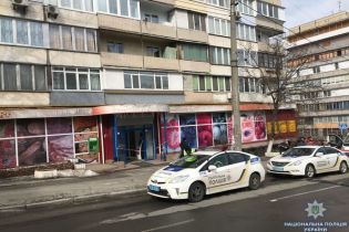У столичному магазині чоловік влаштував стрілянину. Постраждала жінка