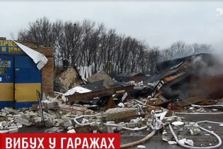 Потужний вибух на СТО розвалив гаражі в Олександрії