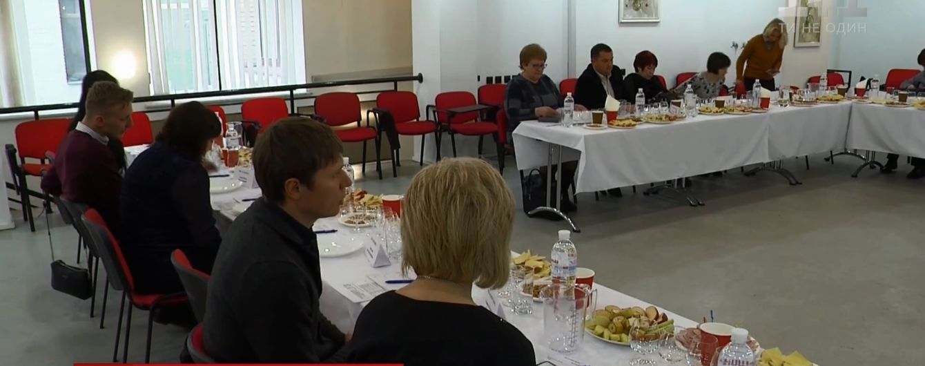 Дегустація спирту: фахівці смакують горілку кількох десятків виробників заради чесних висновків