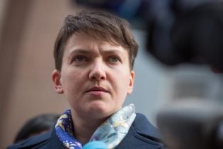 "Обличчя неживого кольору і чорніють руки від згущеної крові". Сестра Савченко розповіла про її стан