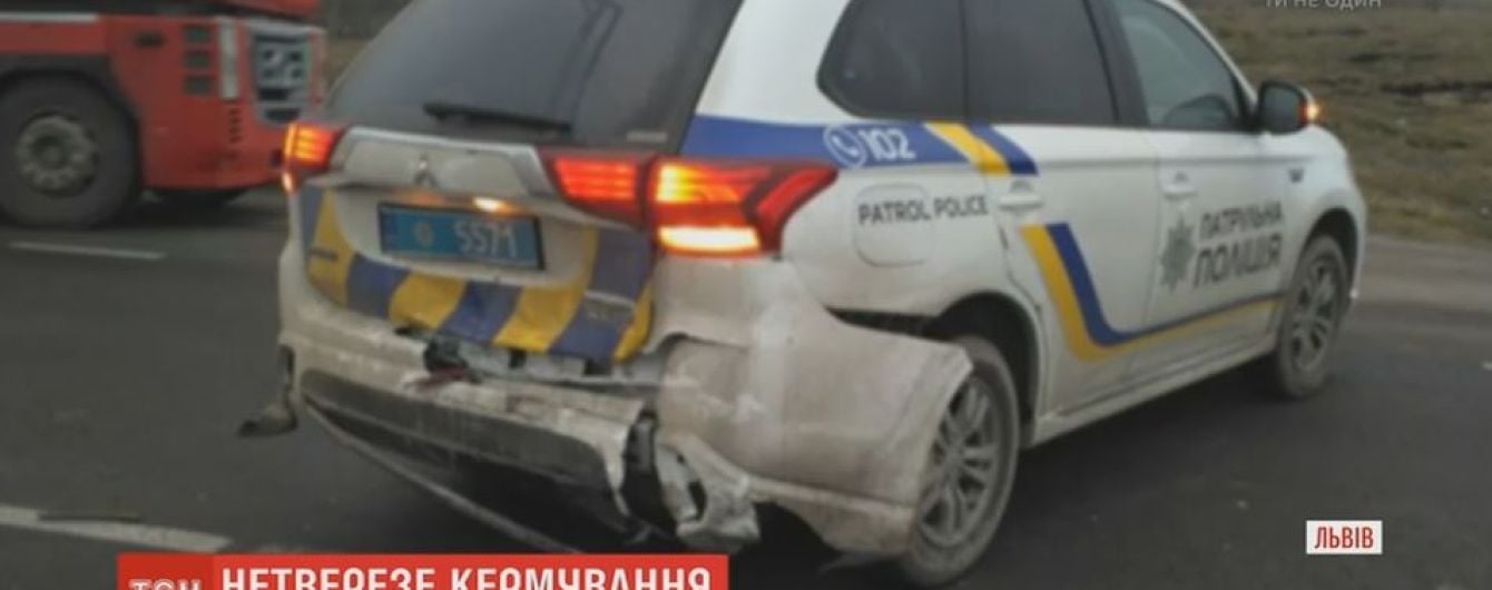 Нетрезвый военный на Львовщине въехал в машину копов