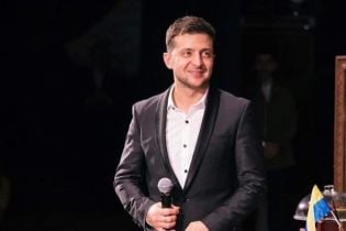 "Спортсмен" Зеленський показав активні відтискання з гантелями