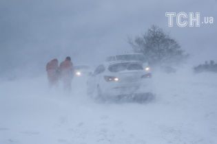 Сильний сніг та хуртовини. Синоптики попередили українців про різке погіршення погоди