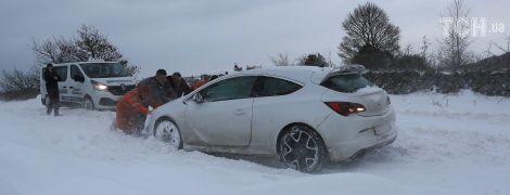 В Украину надвигается снежная непогода: водителей предупредили об опасности