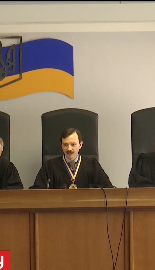 Суд дозволив допитати Азарова у справі про держзраду Януковича