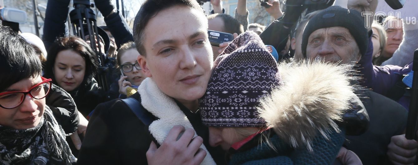 Через час Савченко предстанет перед украинским судом