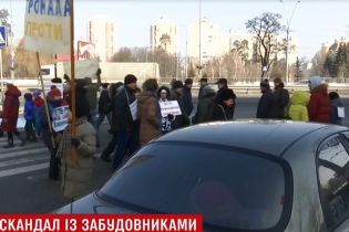 У Києві зі сварками та сутичками на годину перекрили Житомирську трасу