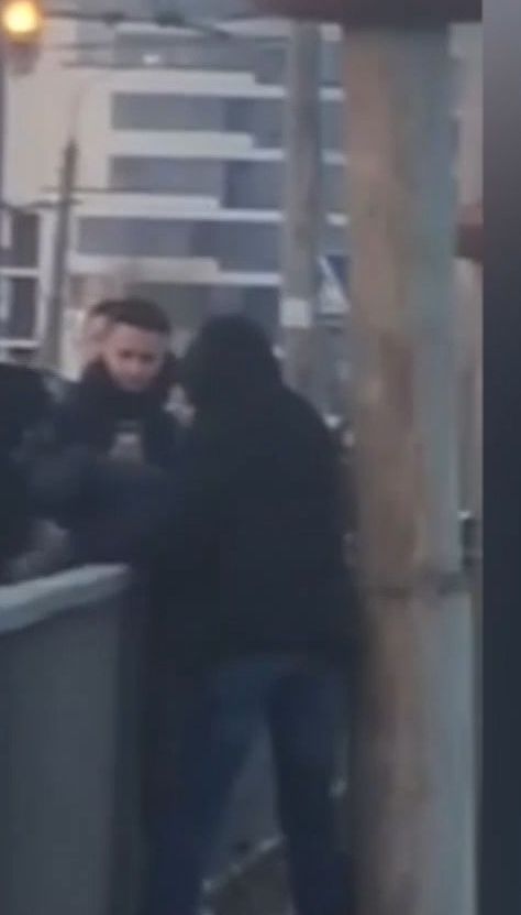 В Хмельницком 39-летнего мужчину полицейские силой спасли от попытки самоубийства
