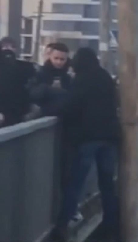 У Хмельницькому 39-річного чоловіка поліцейські силою врятували від спроби самогубства