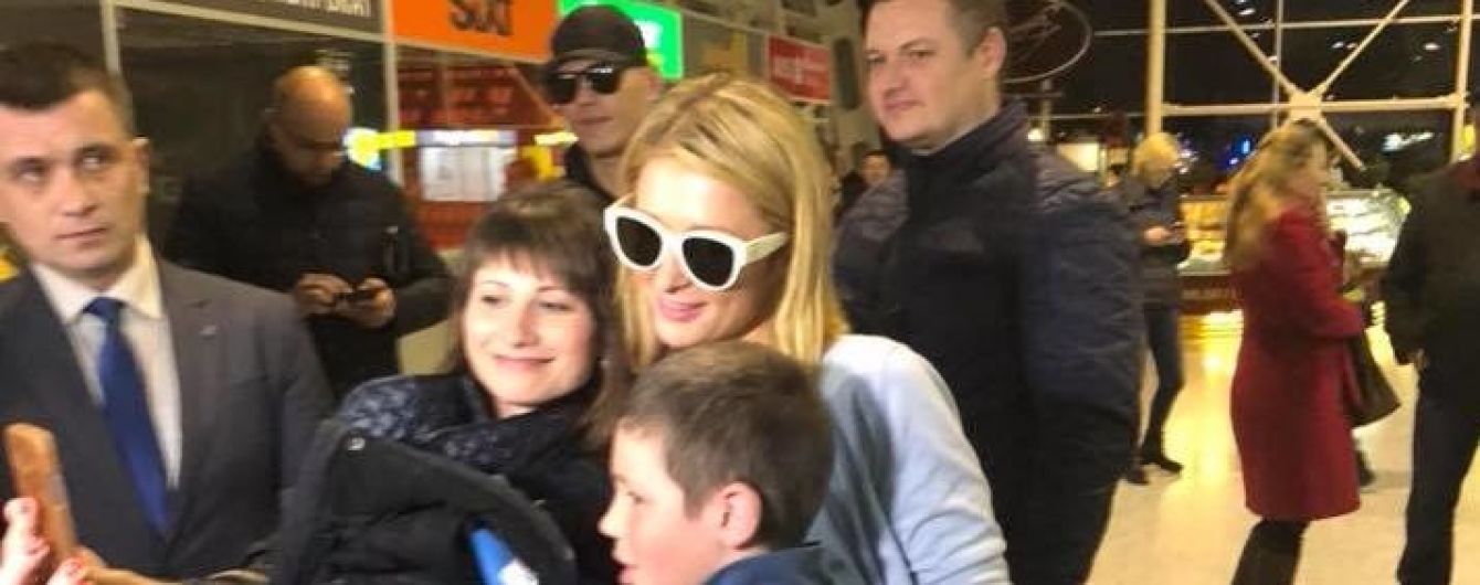 Американська світська левиця Періс Хілтон прилетіла до Львова