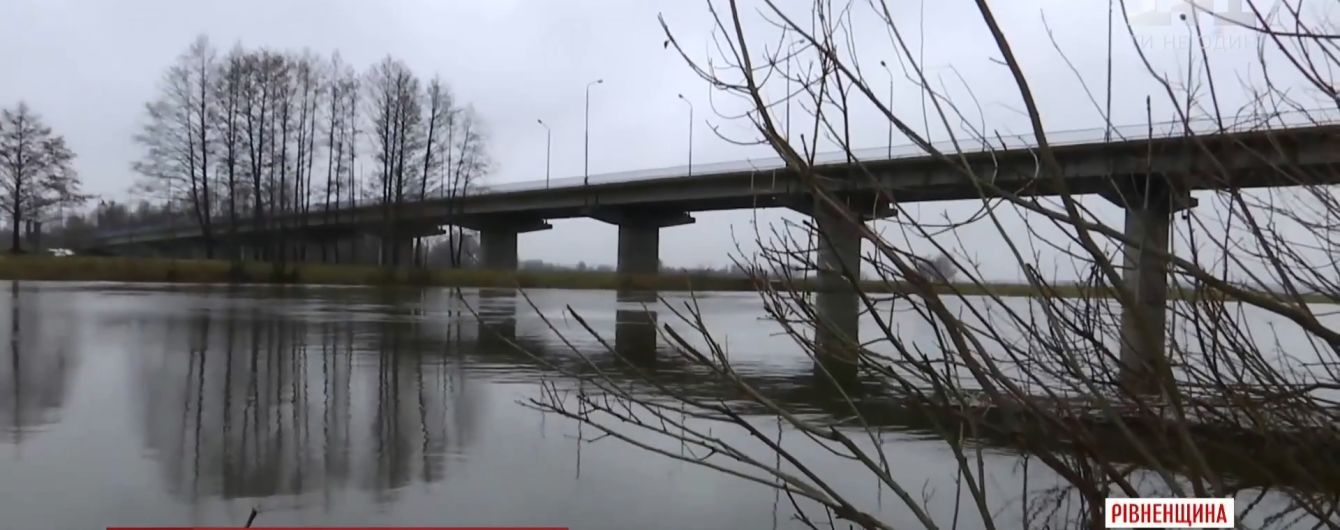 На Рівненщині вчителька кинулася з 15-метрового мосту через проблеми з дітьми