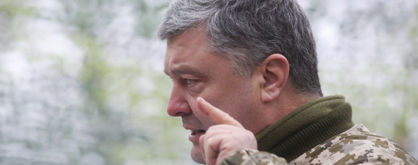 Порошенко приказал бойцам на Донбассе отвечать на огонь боевиков из всего имеющегося оружия