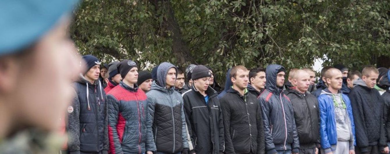 В Україні збільшили термін осіннього призову
