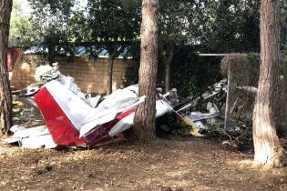 У США літак впав на будівлю: є загиблі
