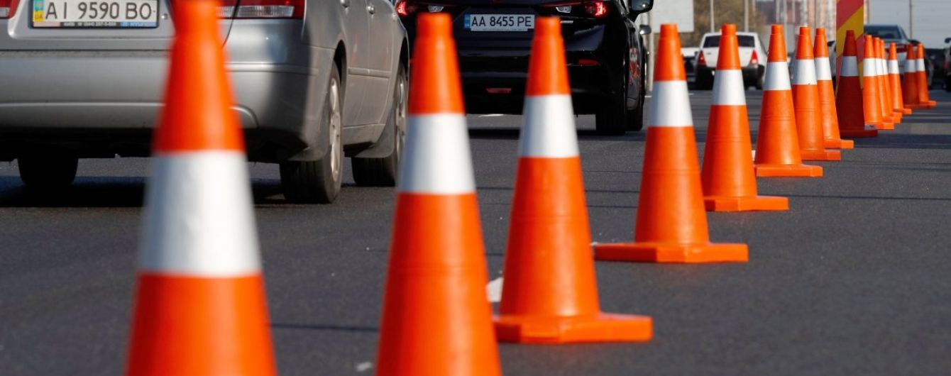 В Киеве перекрыли мост Патона