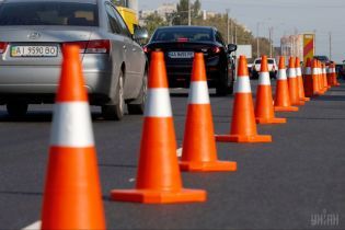 В Киеве перекрыли мост Патона