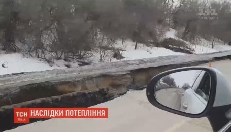 Повінь утворила кілометрове провалля вздовж траси Суми- Київ