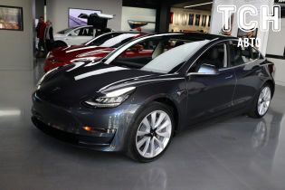 Tesla презентувала бюджетну версію Model 3