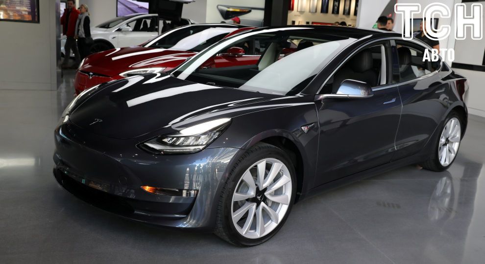 Tesla презентовала бюджетную версию Model 3