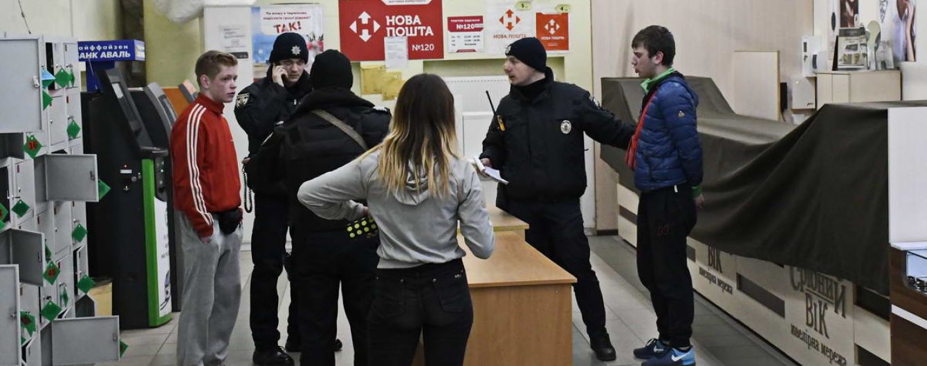 У Києві група молодих людей побила продюсера телеканалу і напала з ножем на охоронця супермаркету