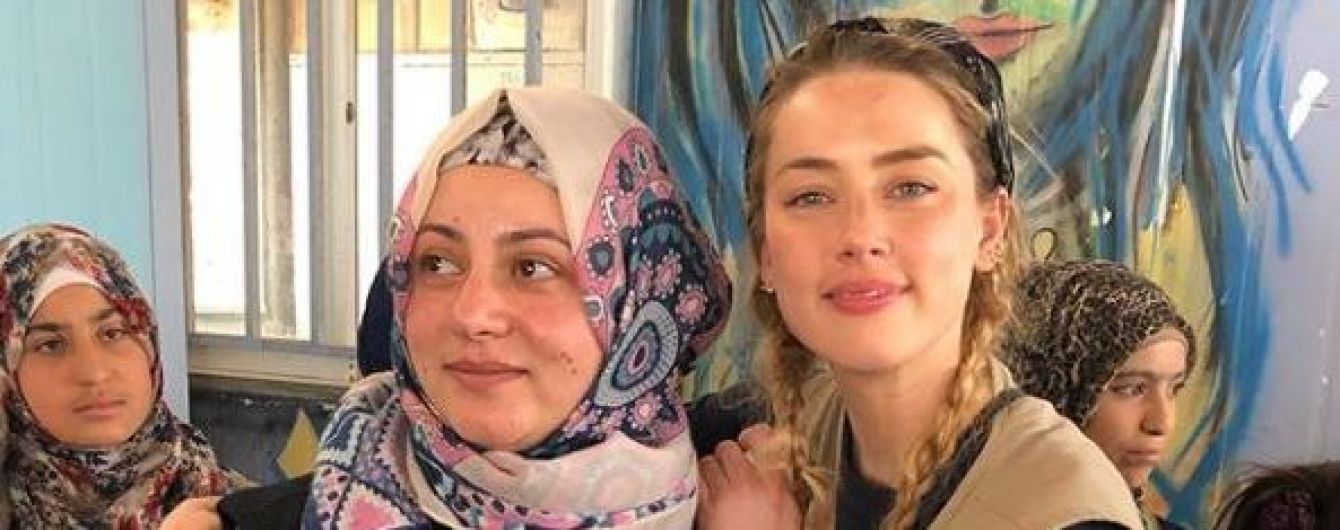 По следам Анджелины Джоли: Эмбер Херд побывала в лагере сирийских беженцев