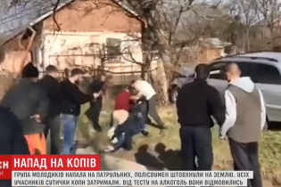 У Чернівцях група молодиків напала на патрульних
