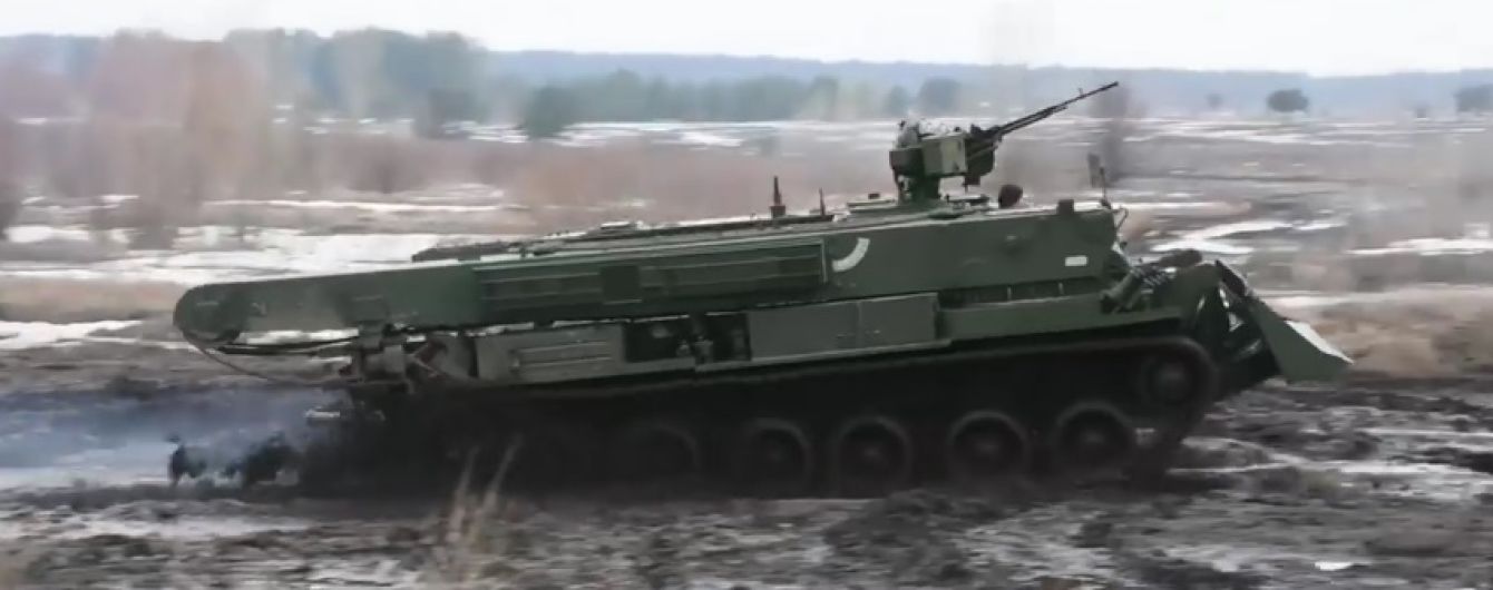 В Україні розпочалося серійне виробництво бойових машин "Атлет" - Порошенко