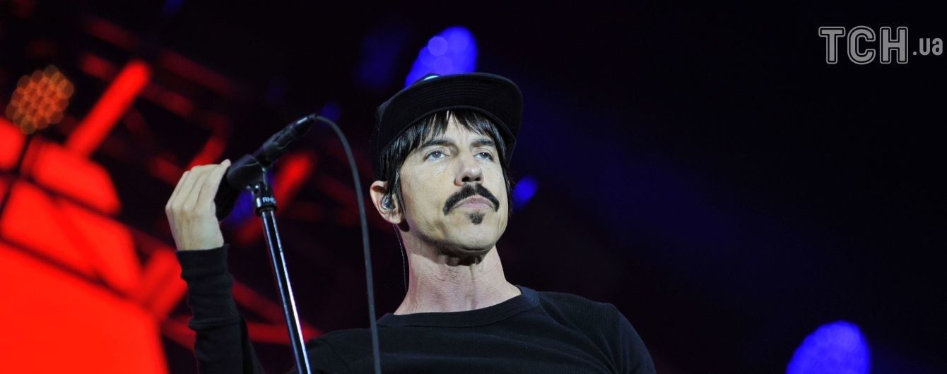 Фронтмен гурту Red Hot Chili Peppers веде запеклу боротьбу з екс-подругою за сина
