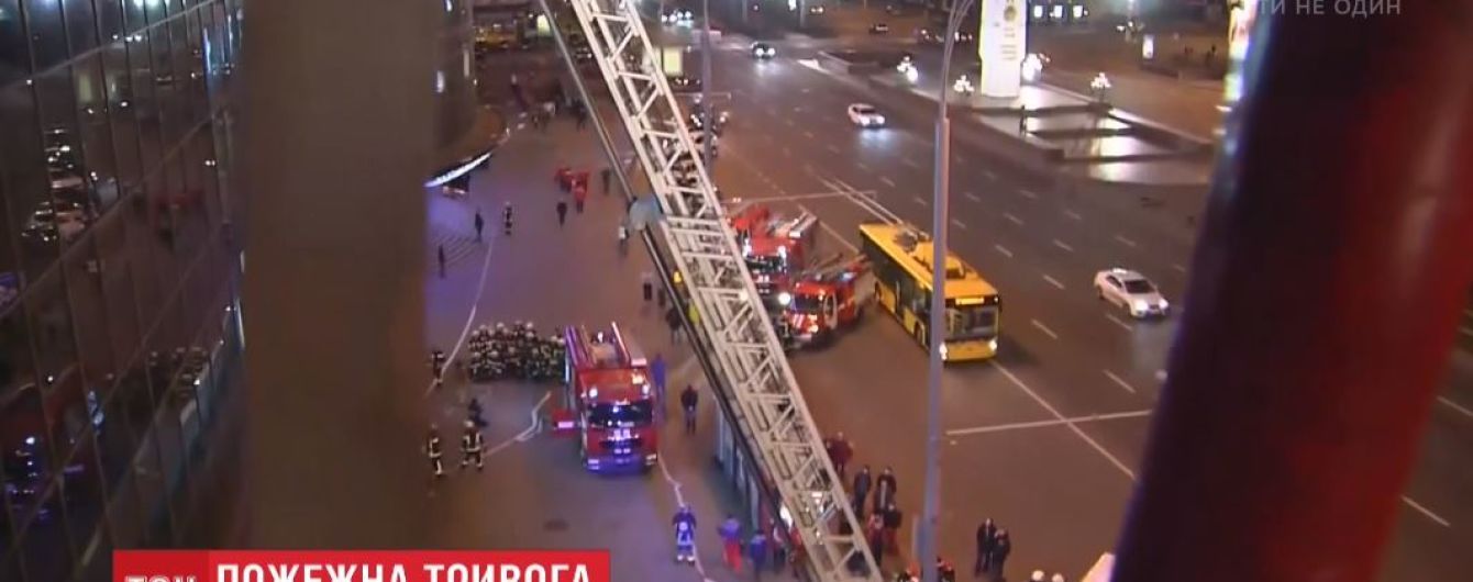 Из киевского ТРЦ "Украина" эвакуировали посетителей ради учений ГСЧС
