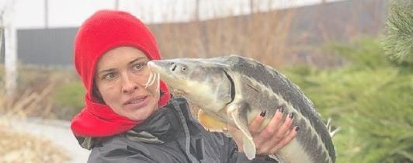 Даша Астаф’єва показала, як рибачила з чоловіком Олени Шоптенко