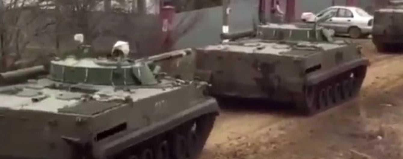 Журналист опубликовала видео с российской военной техникой, которая едет в сторону границы с Украиной