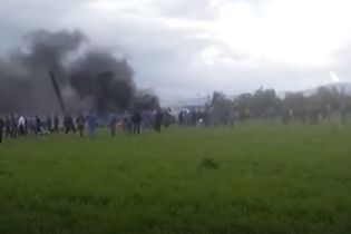 В Алжирі розбився літак, на борту якого було 200 військових