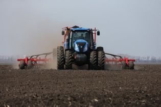 Україна втрачає чорноземи: фахівці кажуть про "чорні піски" та безладне господарювання
