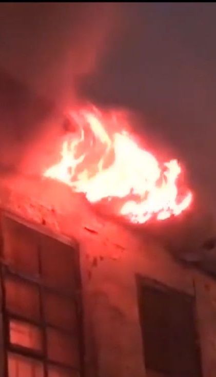 В центре Днепра пожарные долго не могли потушить пожар