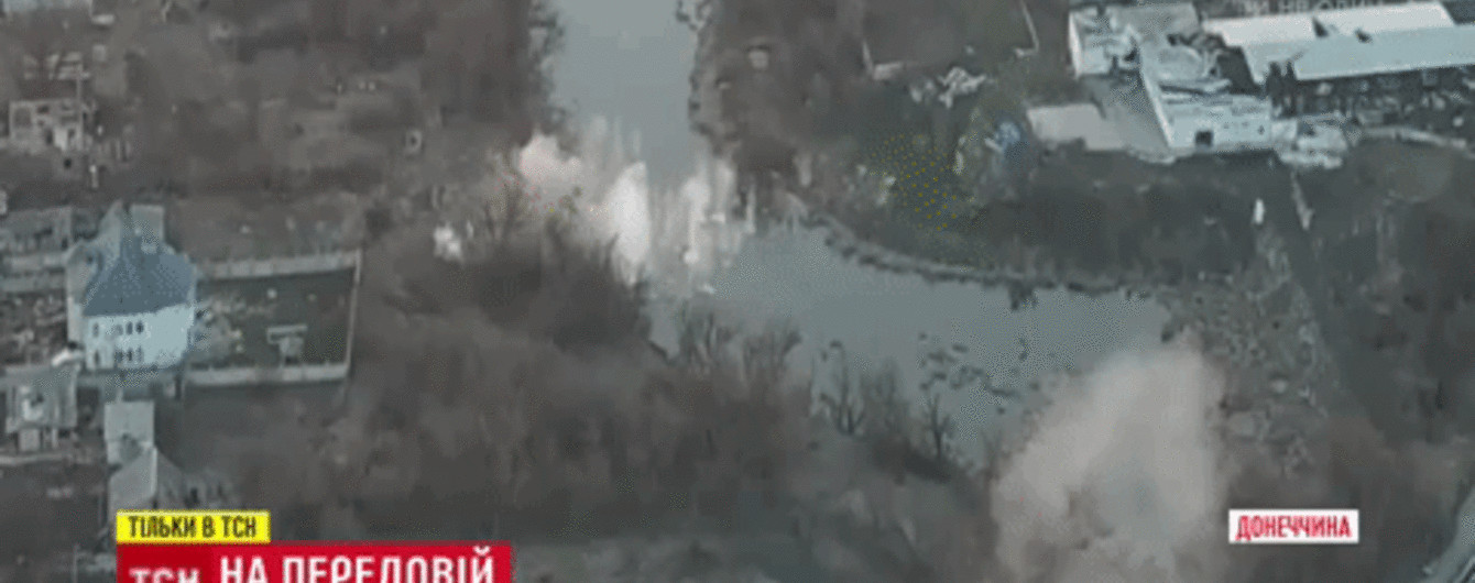 Военные показали видео, как вражеский танк обстреливает Пески. Эксклюзив ТСН